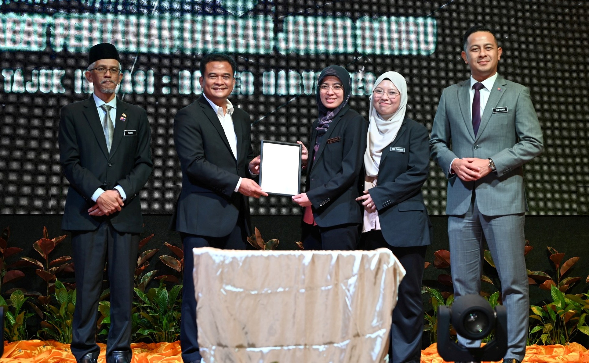 penerima-anugerah-Hari-inovasi-jabatan-pertanian-negeri-johor
